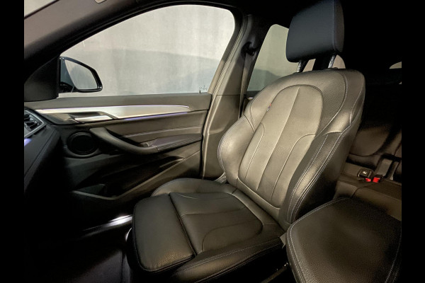 BMW X1 xDrive25e High Executive M Sport 18''/VOL Leder/Trekhaak/Stoelverwarming/Sportstoelen/Elektrische Klep/LED/DAB/Navigatie/PDC