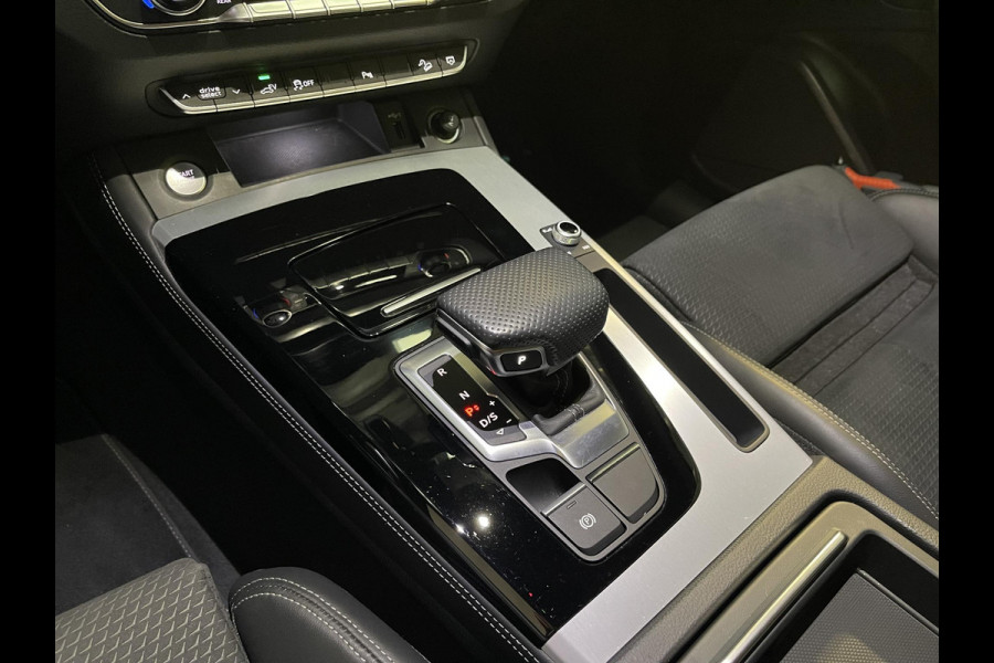 Audi Q5 55 TFSI e S edition Competition 19"/Sportstoelen/Stoelverwarming/Adaptieve cruise/Dodehoek/Camera/Apple Carplay & Android Auto
