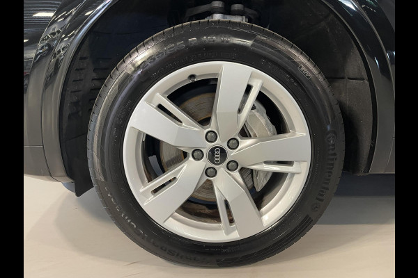 Audi Q5 55 TFSI e S edition Competition 19"/Sportstoelen/Stoelverwarming/Adaptieve cruise/Dodehoek/Camera/Apple Carplay & Android Auto