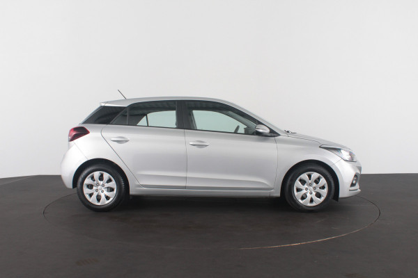 Hyundai i20 1.2 HP > All seeason banden/12 maand BOVAG garantie....