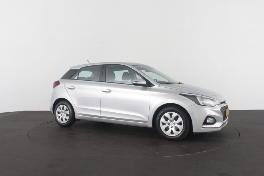 Hyundai i20 1.2 HP > All seeason banden/12 maand BOVAG garantie....