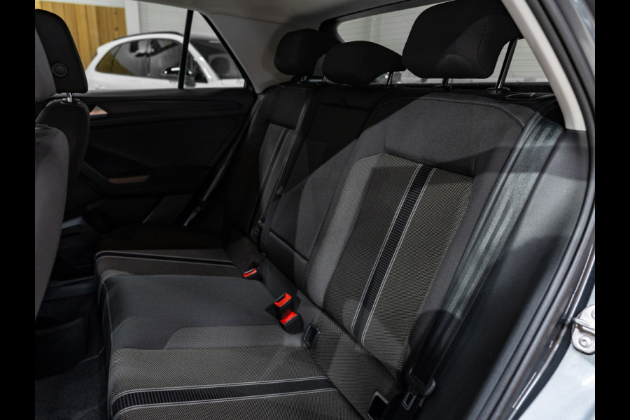Volkswagen T-Roc 1.0 TSI Style, Apple Carplay, ACC, PDC, Cam, Clima, Private Glas, Multistuur, Volledig Onderhouden