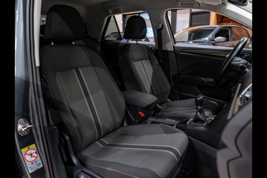 Volkswagen T-Roc 1.0 TSI Style, Apple Carplay, ACC, PDC, Cam, Clima, Private Glas, Multistuur, Volledig Onderhouden