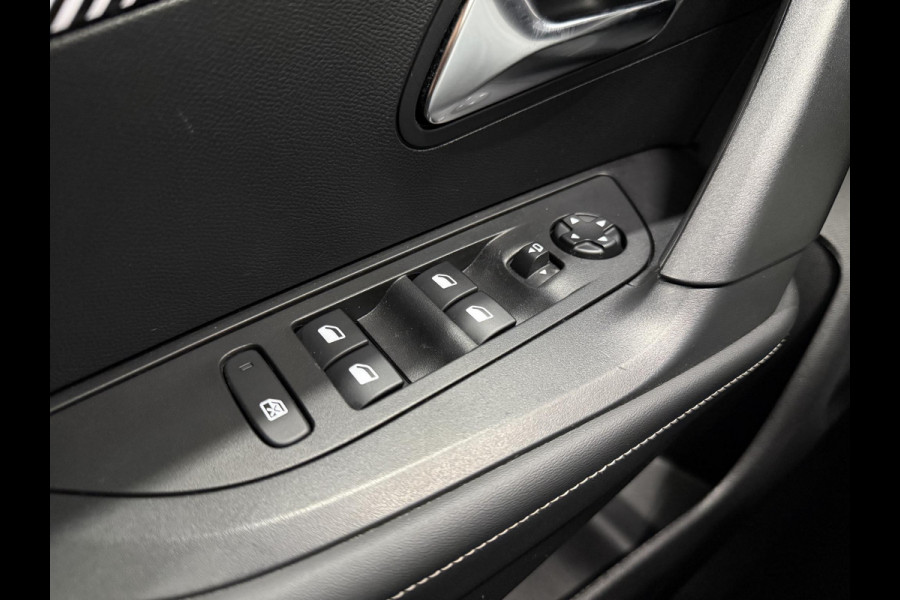 Peugeot 2008 1.2 Puretech Allure 100pk Navigatie Camera Apple Carplay Android Auto Parkeersensoren Cruise Control Stoelverwarming Climate Control Lichtmetalen velgen