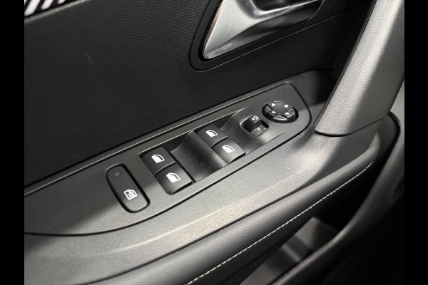 Peugeot 2008 1.2 Puretech Allure 100pk Navigatie Camera Apple Carplay Android Auto Parkeersensoren Cruise Control Stoelverwarming Climate Control Lichtmetalen velgen