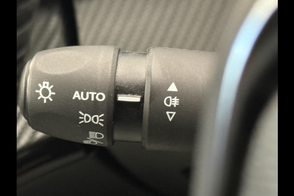 Peugeot 2008 1.2 Puretech Allure 100pk Navigatie Camera Apple Carplay Android Auto Parkeersensoren Cruise Control Stoelverwarming Climate Control Lichtmetalen velgen