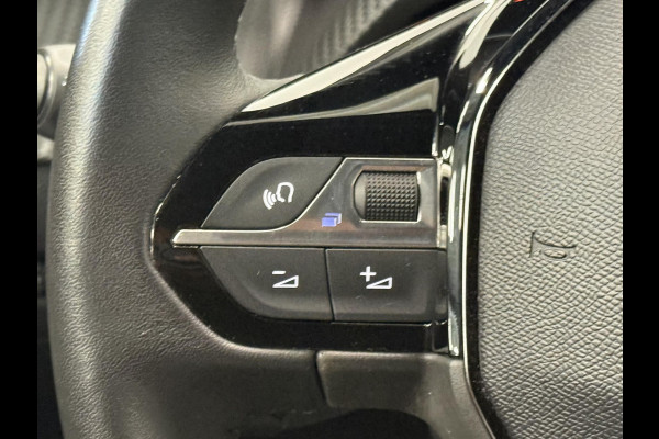 Peugeot 2008 1.2 Puretech Allure 100pk Navigatie Camera Apple Carplay Android Auto Parkeersensoren Cruise Control Stoelverwarming Climate Control Lichtmetalen velgen