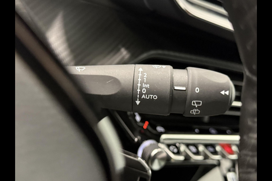 Peugeot 2008 1.2 Puretech Allure 100pk Navigatie Camera Apple Carplay Android Auto Parkeersensoren Cruise Control Stoelverwarming Climate Control Lichtmetalen velgen
