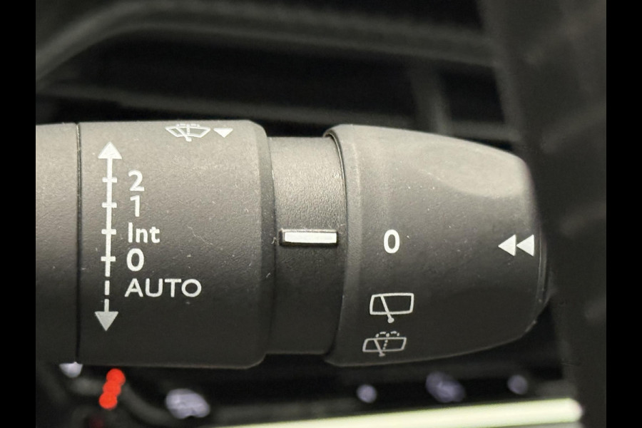 Peugeot 2008 1.2 Puretech Allure 100pk Navigatie Camera Apple Carplay Android Auto Parkeersensoren Cruise Control Stoelverwarming Climate Control Lichtmetalen velgen