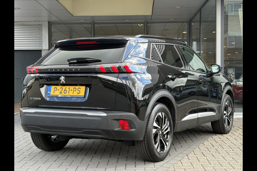 Peugeot e-2008 EV Allure Pack 50 kWh | 93,9% SOH | Navi | Achteruitrijcamera | Cruise Control | Climate Control | Dealer onderhouden |