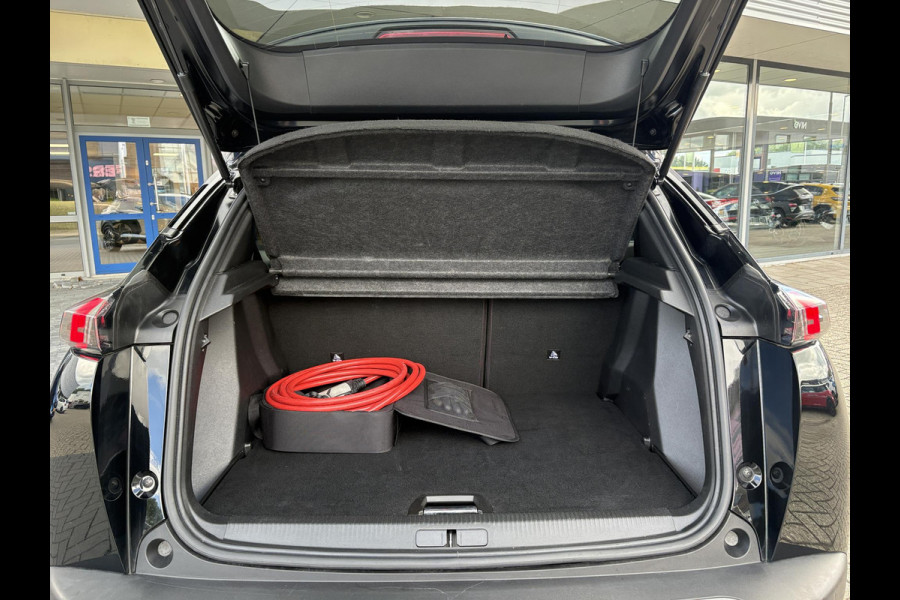 Peugeot e-2008 EV Allure Pack 50 kWh | 93,9% SOH | Navi | Achteruitrijcamera | Cruise Control | Climate Control | Dealer onderhouden |