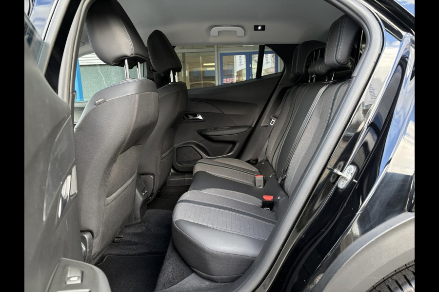 Peugeot e-2008 EV Allure Pack 50 kWh | 93,9% SOH | Navi | Achteruitrijcamera | Cruise Control | Climate Control | Dealer onderhouden |