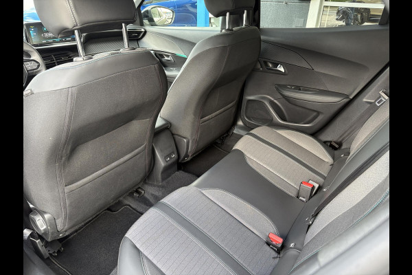 Peugeot e-2008 EV Allure Pack 50 kWh | 93,9% SOH | Navi | Achteruitrijcamera | Cruise Control | Climate Control | Dealer onderhouden |