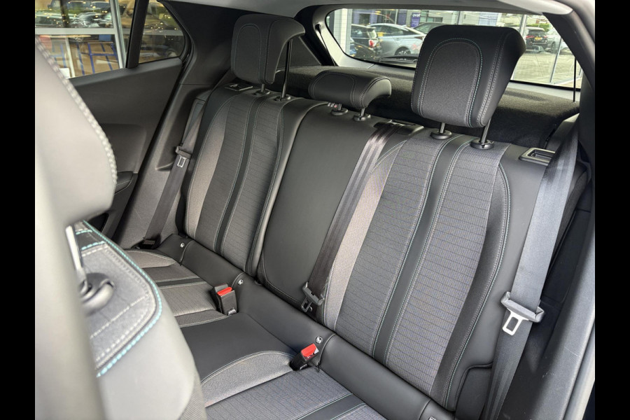 Peugeot e-2008 EV Allure Pack 50 kWh | 93,9% SOH | Navi | Achteruitrijcamera | Cruise Control | Climate Control | Dealer onderhouden |