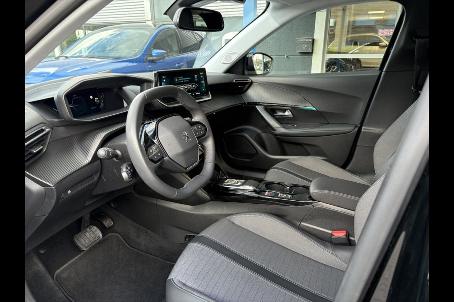 Peugeot e-2008 EV Allure Pack 50 kWh | 93,9% SOH | Navi | Achteruitrijcamera | Cruise Control | Climate Control | Dealer onderhouden |