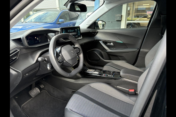 Peugeot e-2008 EV Allure Pack 50 kWh | 93,9% SOH | Navi | Achteruitrijcamera | Cruise Control | Climate Control | Dealer onderhouden |