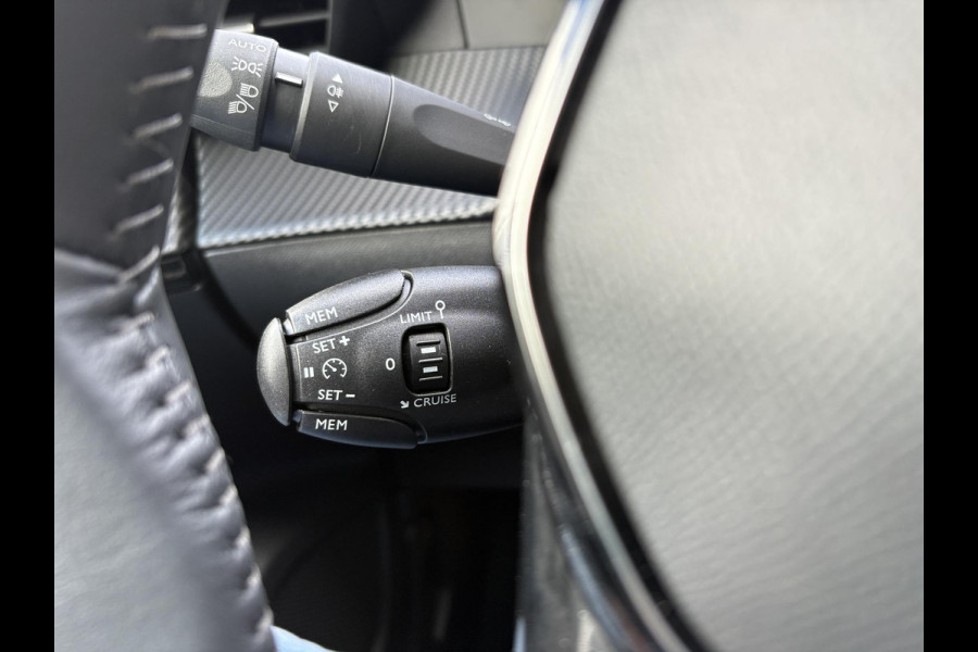Peugeot e-2008 EV Allure Pack 50 kWh | 93,9% SOH | Navi | Achteruitrijcamera | Cruise Control | Climate Control | Dealer onderhouden |