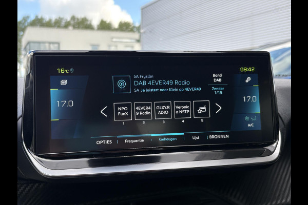 Peugeot e-2008 EV Allure Pack 50 kWh | 93,9% SOH | Navi | Achteruitrijcamera | Cruise Control | Climate Control | Dealer onderhouden |