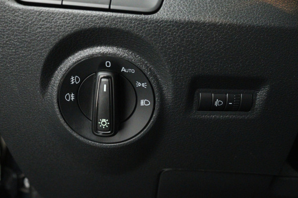 Škoda Fabia 1.0 TSI Sport business (TREKHAAK, CAMERA, STOELVERWARMING, CRUISE CONTROL, PARKEERSENSOREN)