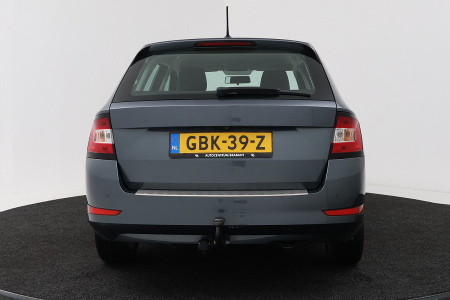 Škoda Fabia 1.0 TSI Sport business (TREKHAAK, CAMERA, STOELVERWARMING, CRUISE CONTROL, PARKEERSENSOREN)