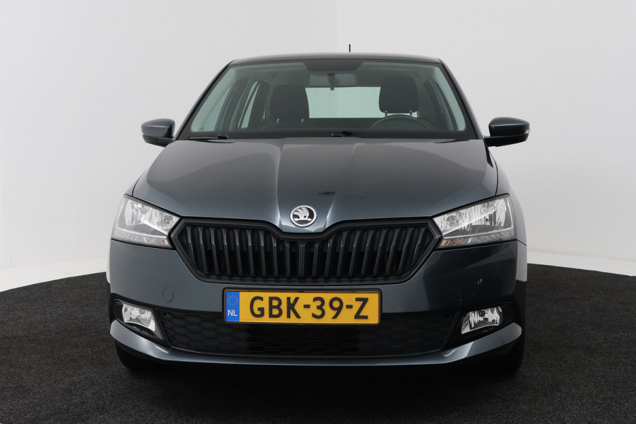 Škoda Fabia 1.0 TSI Sport business (TREKHAAK, CAMERA, STOELVERWARMING, CRUISE CONTROL, PARKEERSENSOREN)