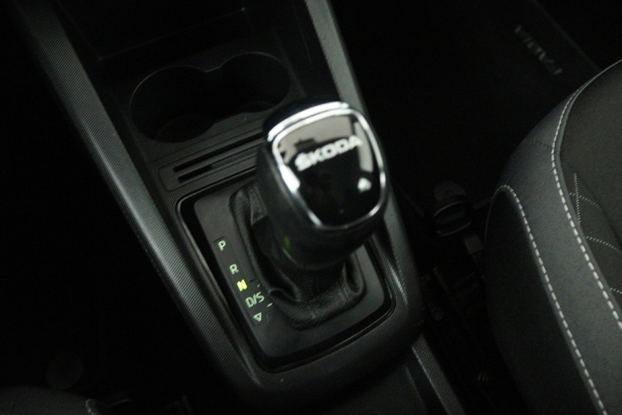 Škoda Fabia 1.0 TSI Sport business (TREKHAAK, CAMERA, STOELVERWARMING, CRUISE CONTROL, PARKEERSENSOREN)