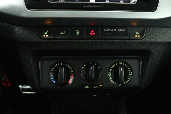 Škoda Fabia 1.0 TSI Sport business (TREKHAAK, CAMERA, STOELVERWARMING, CRUISE CONTROL, PARKEERSENSOREN)