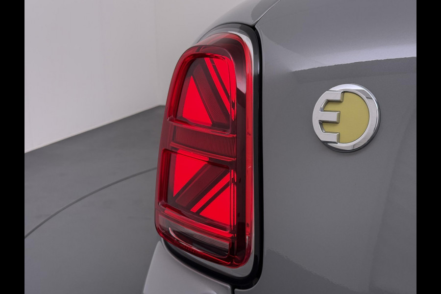 MINI Countryman 1.5 Cooper S E ALL4 PHEV Plug-in Hybride | Direct Rijklaar & Leverbaar | Panorama Dak | Stoelverwarming | Adaptieve Cruise Control | CarPlay & Camera | 12 Mnd BOVAG Garantie