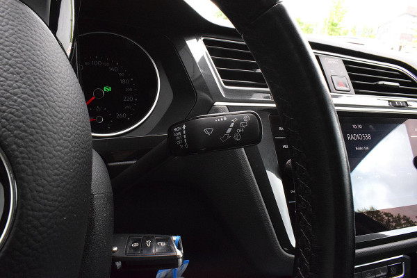Volkswagen Tiguan 2.0 TSI 4Motion Highline | Trekhaak | Apple CarPlay | Camera | Stoelverwarming