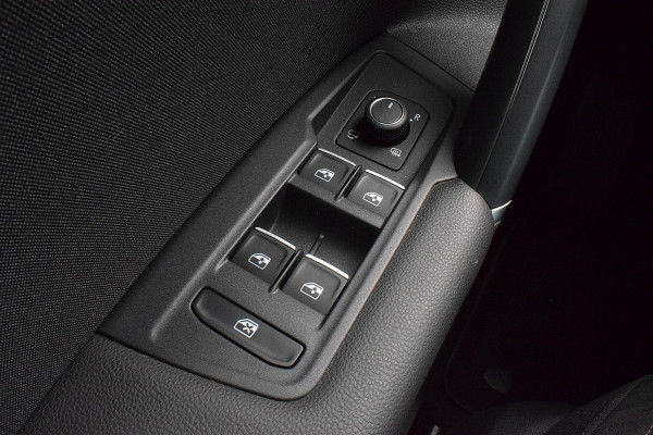 Volkswagen Tiguan 2.0 TSI 4Motion Highline | Trekhaak | Apple CarPlay | Camera | Stoelverwarming