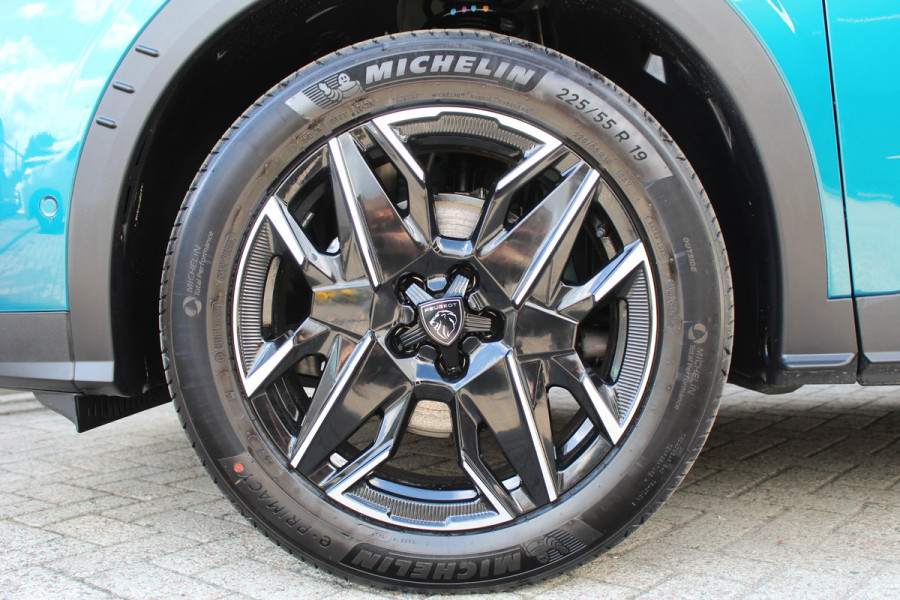 Peugeot 3008 1.2 Hybrid 145 GT | Panoramadak | Focal | BLIS | LED | 360 Camera
