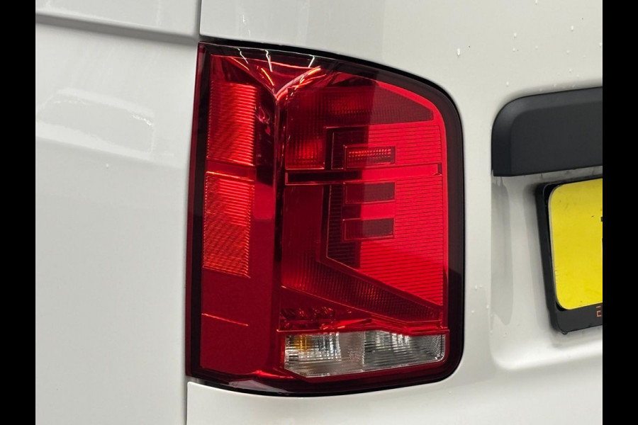 Volkswagen Transporter 2.0 TDI L1H1 30 Comfortline Airco Cruise Control Apple Carplay Side-bars Licht Metalen velgen Verwarmbare voorstoelen