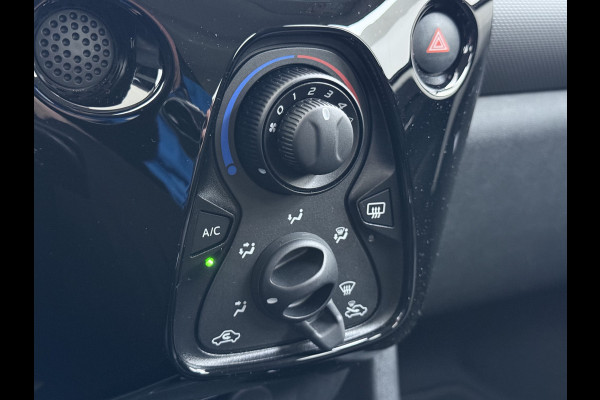 Peugeot 108 1.0 e-VTi 5Drs Automaat Navi* Apple Carplay Android Auto Airco Bluetooth Allure Led Lmv Isofix Centrale vergrendeling Afstandsbediend Origineel Nederlandse Auto