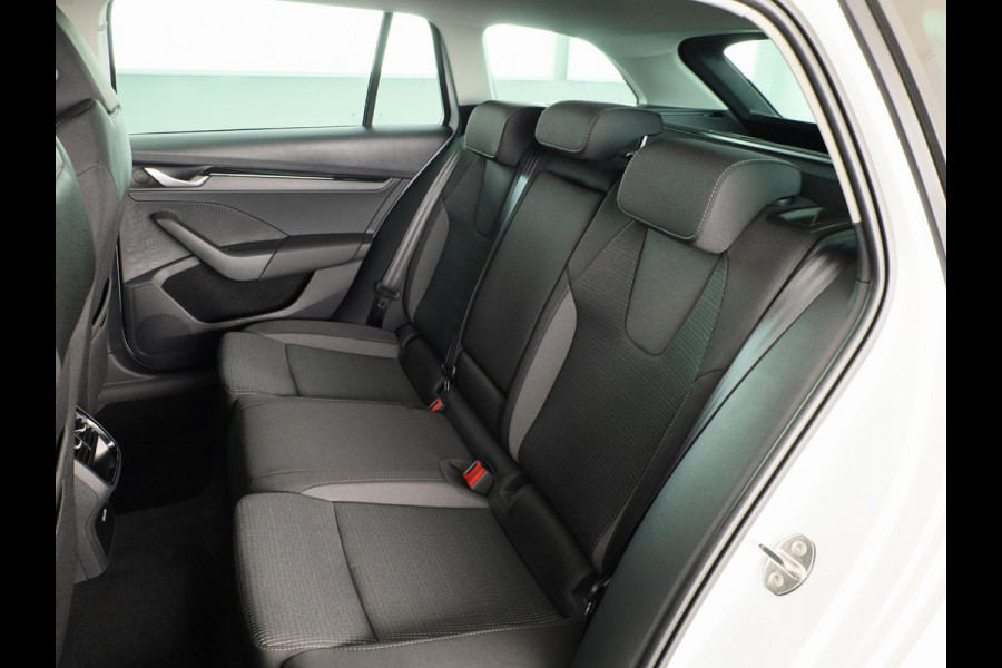 Škoda Octavia Combi Business Edition Plus m-HEV 1.5 TSI 115 pk 7 versn. DSG | Winter pakket | Lichtmetalen velgen 18 inch Lerna Antraciet