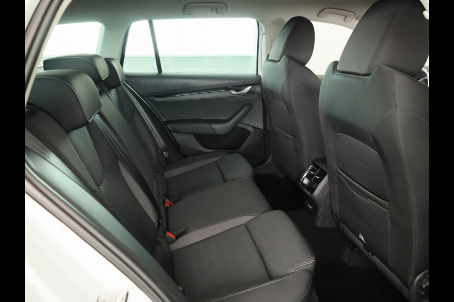 Škoda Octavia Combi Business Edition Plus m-HEV 1.5 TSI 115 pk 7 versn. DSG | Winter pakket | Lichtmetalen velgen 18 inch Lerna Antraciet