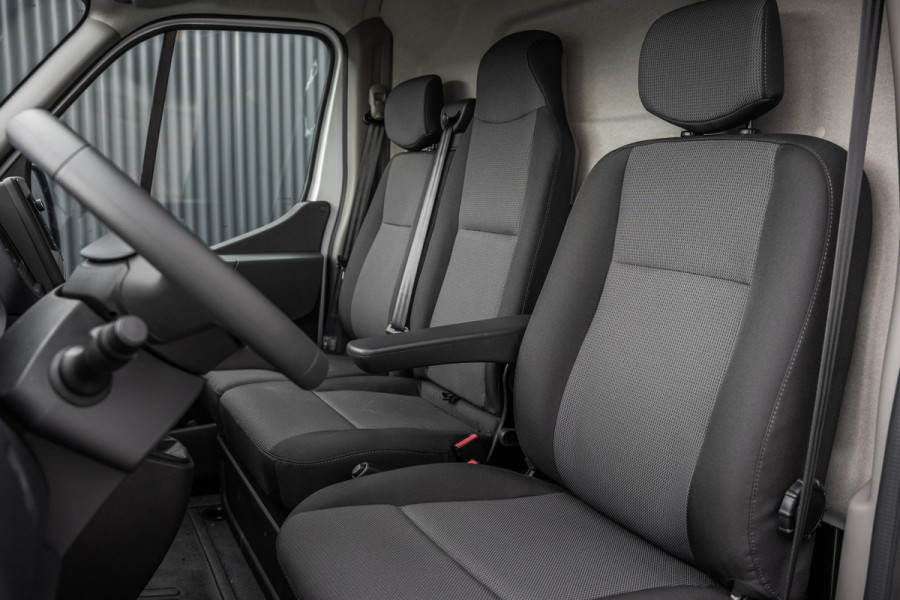 Renault Master Bleu DCI 135PK | L2H2 | Nieuw | Navi | 3-Zits | LED | Cruise | Airco