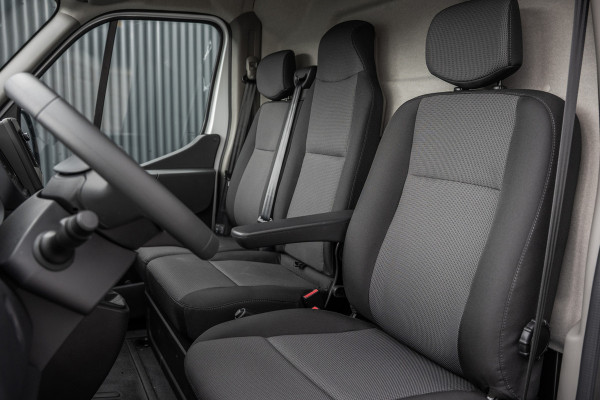 Renault Master Bleu DCI 135PK | L2H2 | Nieuw | Navi | 3-Zits | LED | Cruise | Airco