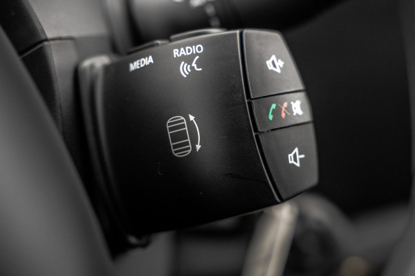 Renault Master Bleu DCI 135PK | L2H2 | Nieuw | Navi | 3-Zits | LED | Cruise | Airco