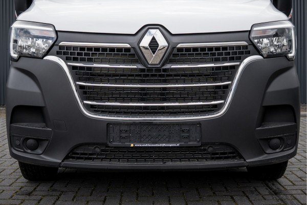 Renault Master Bleu DCI 135PK | L2H2 | Nieuw | Navi | 3-Zits | LED | Cruise | Airco