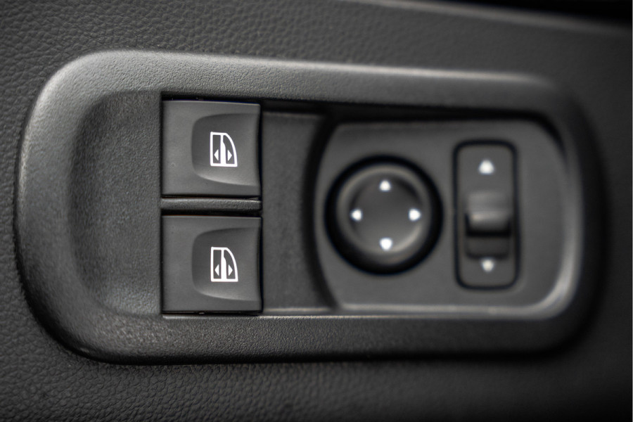 Renault Master Bleu DCI 135PK | L2H2 | Nieuw | Navi | 3-Zits | LED | Cruise | Airco