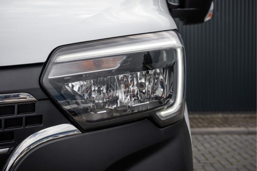 Renault Master Bleu DCI 135PK | L2H2 | Nieuw | Navi | 3-Zits | LED | Cruise | Airco