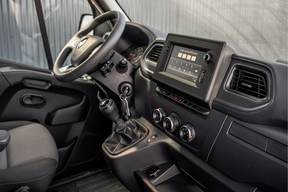 Renault Master **Bleu DCI 135PK | L2H2 | Nieuw | Navi | 3-Zits | LED | Cruise | Airco**