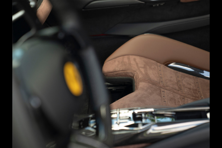 Ferrari 296 GTB 3.0 V6 | Rosso Mugello | Daytona Racing Seats | Lift | Pass. Display | JBL