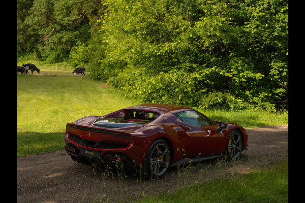 Ferrari 296 GTB 3.0 V6 | Rosso Mugello | Daytona Racing Seats | Lift | Pass. Display | JBL