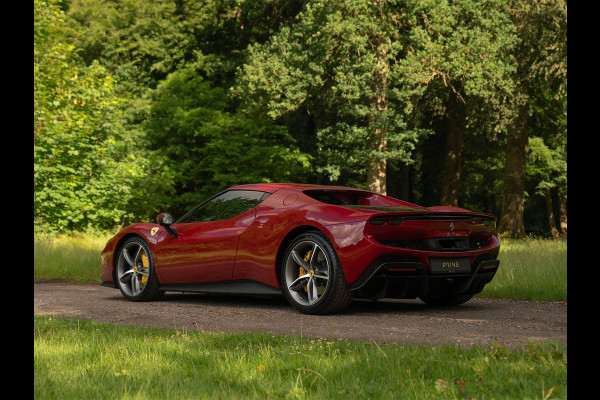 Ferrari 296 GTB 3.0 V6 | Rosso Mugello | Daytona Racing Seats | Lift | Pass. Display | JBL