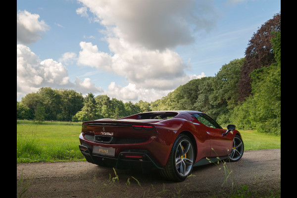 Ferrari 296 GTB 3.0 V6 | Rosso Mugello | Daytona Racing Seats | Lift | Pass. Display | JBL