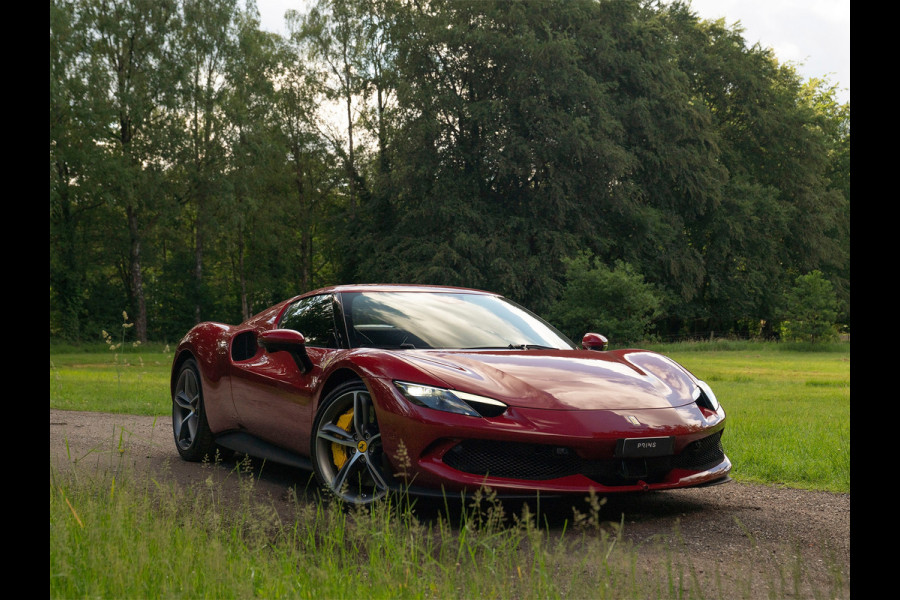 Ferrari 296 GTB 3.0 V6 | Rosso Mugello | Daytona Racing Seats | Lift | Pass. Display | JBL