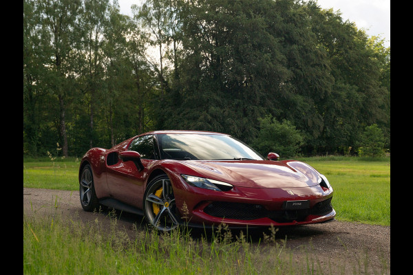 Ferrari 296 GTB 3.0 V6 | Rosso Mugello | Daytona Racing Seats | Lift | Pass. Display | JBL