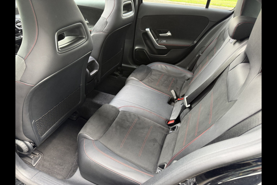 Mercedes-Benz A-Klasse 200 Business Solution AMG ** Panodak ** LED ** Carplay ** APK 11-2027!! ** Dealeronderhouden