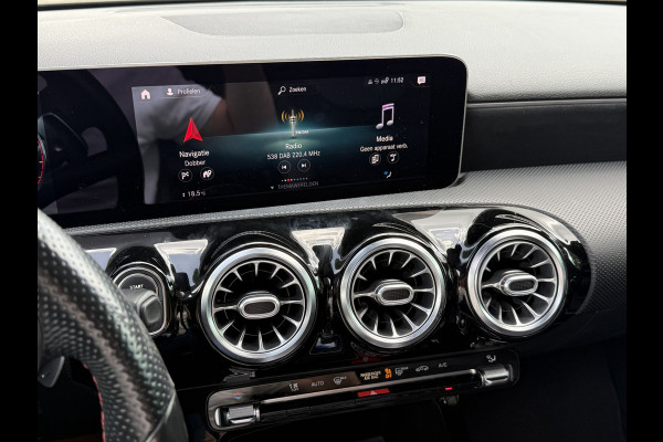 Mercedes-Benz A-Klasse 200 Business Solution AMG ** Panodak ** LED ** Carplay ** APK 11-2027!! ** Dealeronderhouden